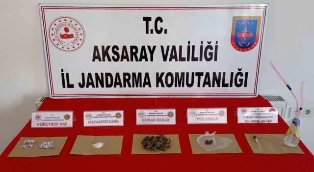 Jandarmanın Yakaladığı Şahsın Her Yerinden Uyuşturucu Çıktı