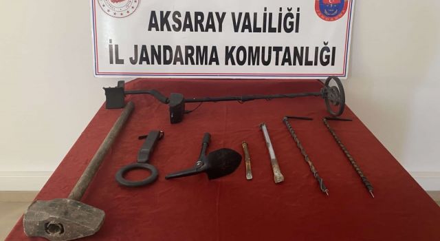 Jandarma, Kaçak Kazı Yapan 2 Şahsı Enseledi