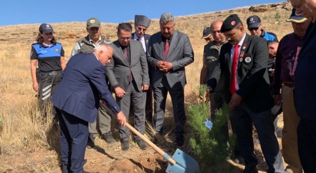 Vali Kumbuzoğlu "Her Fidanı Bir Gazimizin Temsilcisi Gibi Algılayacağız"