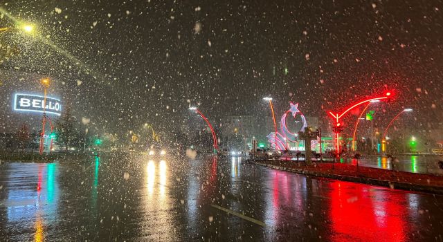 Aksaray’a Mevsimin İlk Karı Yağdı