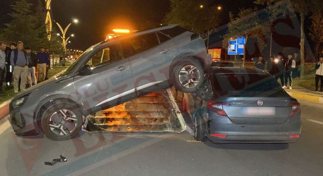 Görenler Şaştı Kaldı! Bu Kaza Fizik Kurallarına Aykırı: 2 Yaralı