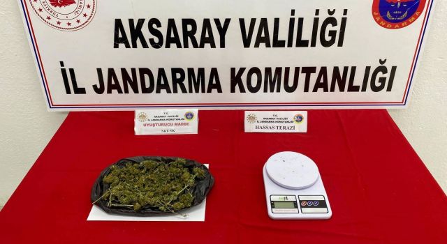 Jandarmanın Dikkati Zehir Tacirlerini Ele Verdi