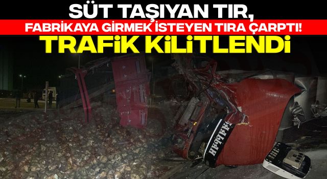 Süt Taşıyan Tır, Fabrikaya Girmek İsteyen Tıra Çarptı! Trafik Kilitlendi