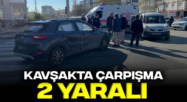 Kavşakta Çarpışma: 2 Yaralı