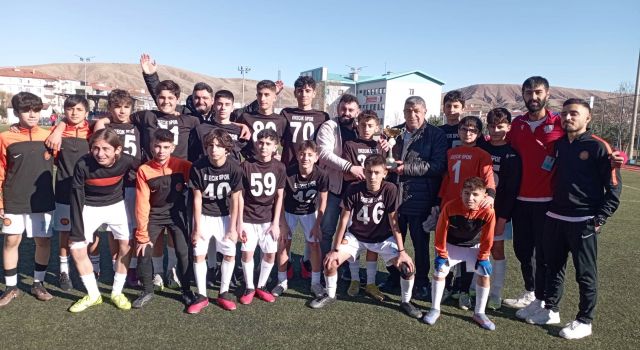 U14’te Mağlubiyet Yüzü Görmeyen Ekecikspor Şampiyon!