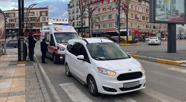 Yolun Karşısına Geçmek İsteyen Kız Çocuğunu Hastanelik Etti