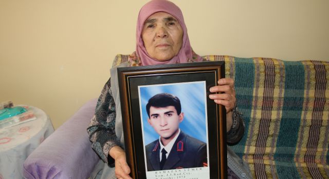 Alzheimer Şehit Annesi, Her Şeyi Unutsa da Oğlunu Unutamıyor