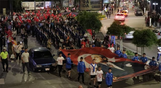 19 Mayıs’ta Meşaleler Eşliğinde Yürüdüler