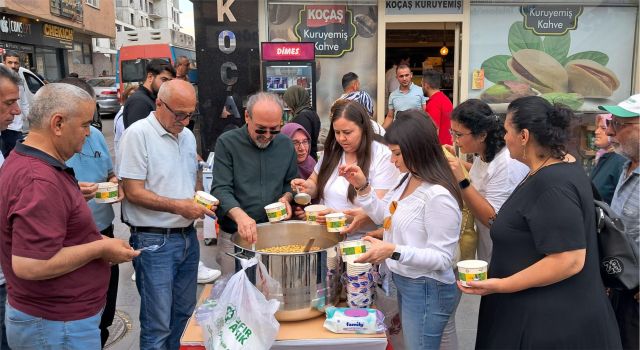 CHP Aksaray Teşkilatı, Vatandaşlara Aşure Dağıttı