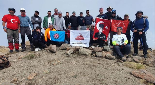 30 Ağustos Zafer Bayramı İçin Hasan Dağı’na Tırmandılar