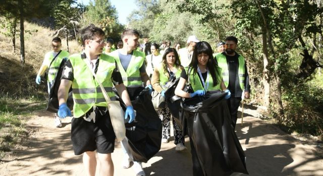 IHLARA VADİSİ'NDE KARBON NÖTRLÜĞÜ İÇİN ÇEVRE TEMİZLİĞİ YAPTILAR