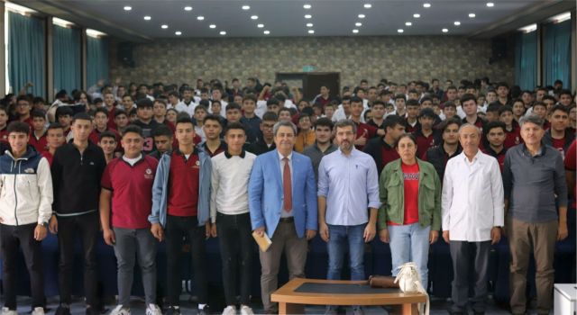 ASÜ’LÜ PROF. DR. YILMAZ: "MESLEKİ LİSELER ÜLKENİN KARA GÜN DOSTUDUR”