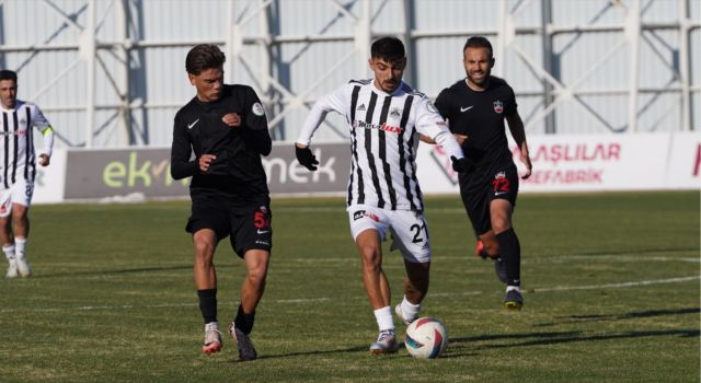 İLK YARIDA POZİSYON ÇOK GOL YOK 