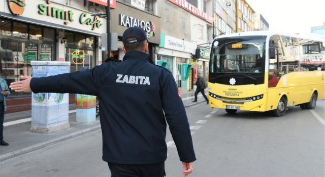 ZABITA, ÖZEL HALK OTOBÜSLERİNİ TEK TEK DURDURUP DENETLEDİ