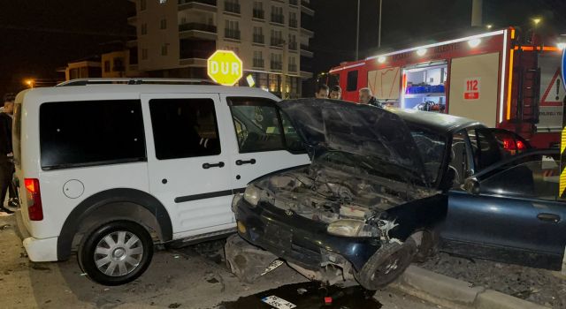 Aksaray’da İki Aracın Çarpıştığı Kaza’da 2 kişi yaralandı 