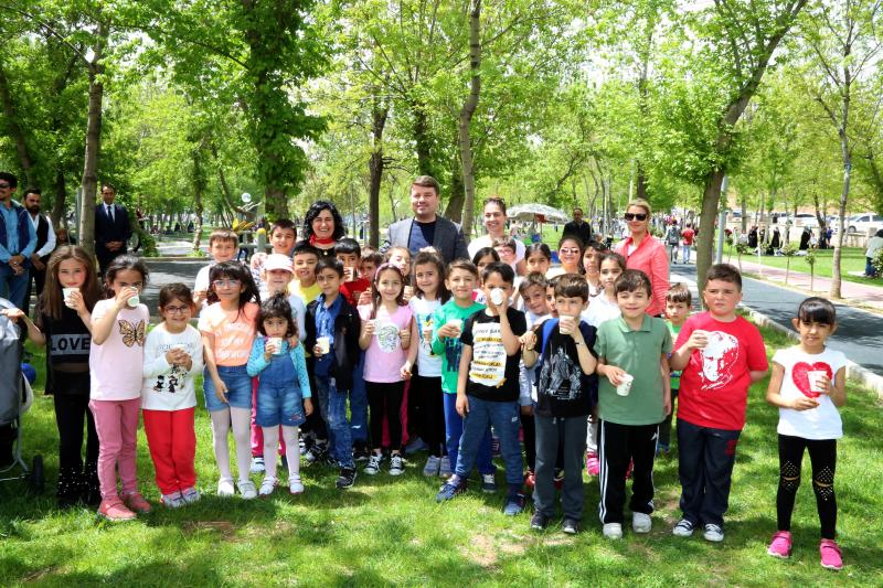 Başkan Dinçer, Piknik Yapan Öğrenciler Ve Vatandaşlarla Sohbet Etti