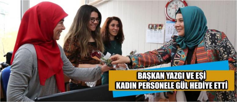 Başkan Yazgı Ve Eşi Kadın Personele Gül Hediye Etti