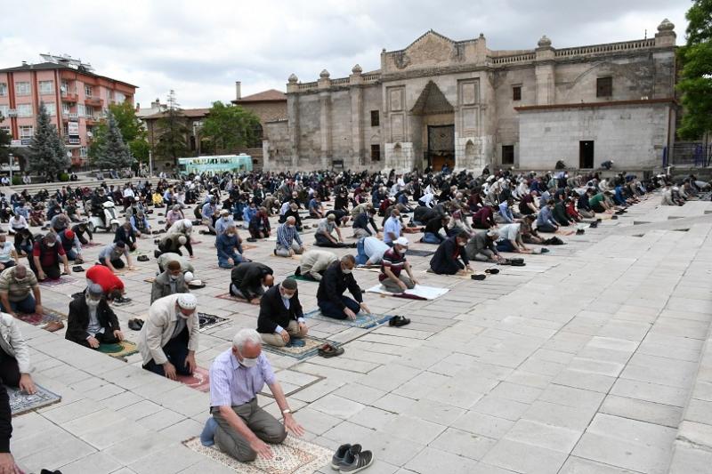 Normalleşme Sürecinin İlk Cuma Namazı Kılındı