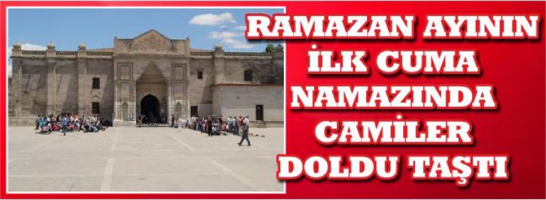 Ramazan Ayının İlk Cuma Namazında Camiler Doldu Taştı 