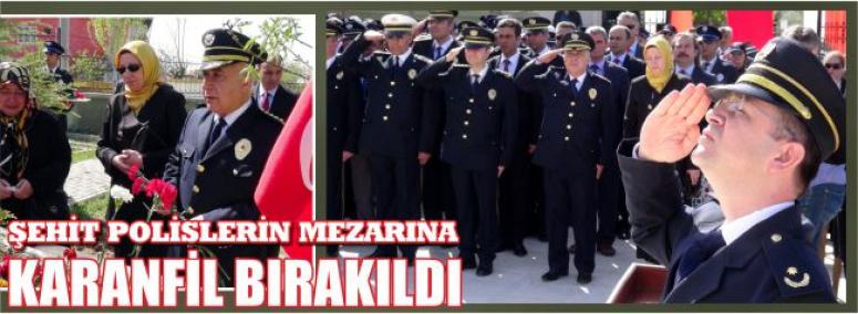 Şehit Polislerin Mezarına Karanfil Bırakıldı