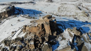 Yüksek Kilise görkemli duruşuyla kış mevsiminde de büyülüyor