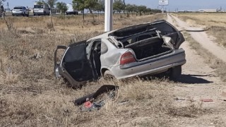 Hurdaya dönen araçdan emniyet kemeri sayesinde kurtuldular