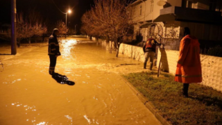 Sağanak Vurdu, Sel Sularına Kapılan Kişi Aranıyor