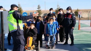 Aksaray Jandarmadan Gerçeği Aratmayan Uygulamalı Trafik Eğitimi