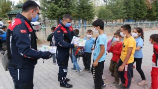 Jandarmadan Köy Çocuklarına Sürpriz Ziyaret