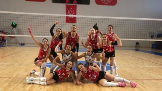 1989 Kadın Voleybol Takımı, Güçlü Rakibine Acımadı!