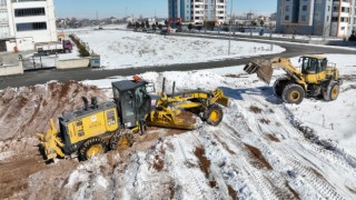 Aksaray Özel İdaresi Ekipleri Deprem Bölgesinde Enkaz Kaldırma Çalışmalarına Başladı