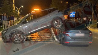 Görenler Şaştı Kaldı! Bu Kaza Fizik Kurallarına Aykırı: 2 Yaralı