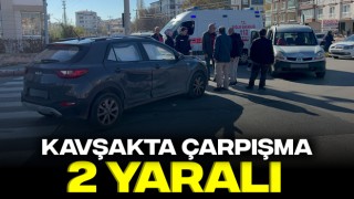 Kavşakta Çarpışma: 2 Yaralı