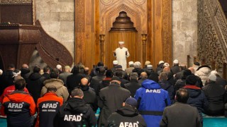 Depremde Vefat Edenler İçin Eller Semaya Açıldı