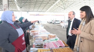 Depremzede Kadın, CHP Belediye Başkan Adayı Demir'e: Hatay'dan Geldik, Yüksek Kira Yüzünden Geri Dönmek İstiyoruz