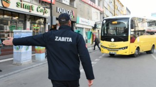 ZABITA, ÖZEL HALK OTOBÜSLERİNİ TEK TEK DURDURUP DENETLEDİ