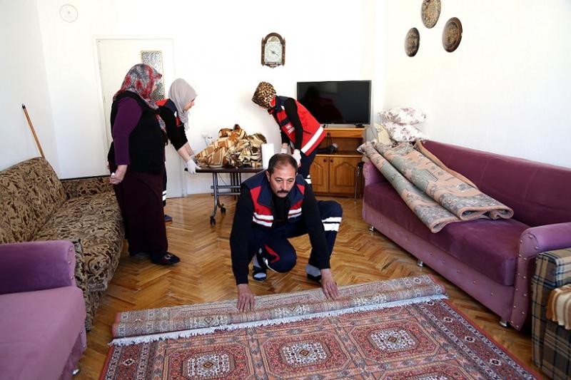 ‘Evde Temizlik Hizmeti’ İle Yüzleri Güldürüyor