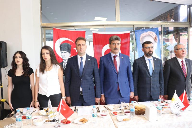 “İyi Parti Kuruldu Ülkemiz Nefes Aldı”