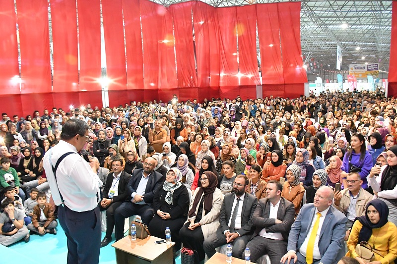  Kitap Günleri’nde Hayati İnanç İzdihamı