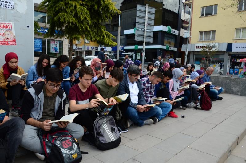 Öğrencilerden Kitap Okuma Farkındalığı