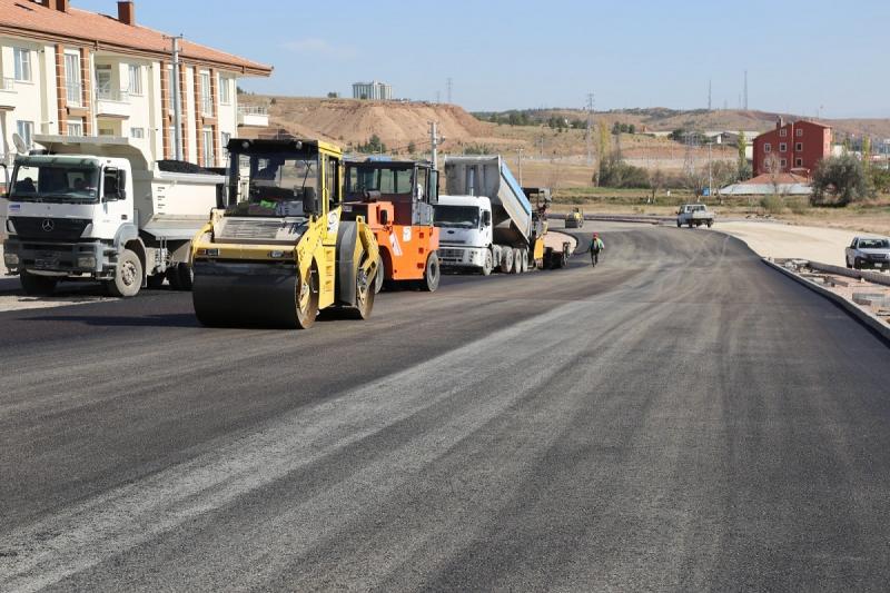 Sıcak Asfalt Çalışması Devam Ediyor