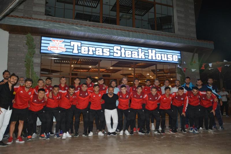 Steak House Belediyesporlu Futbolcuları Konuk Etti