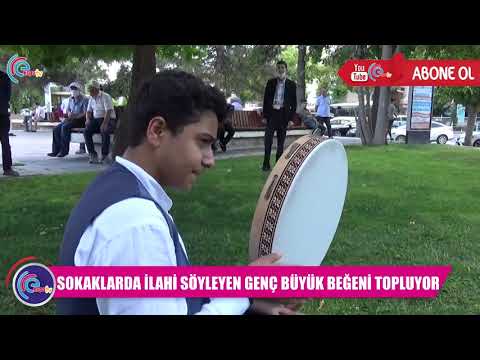 SOKAKLARDA İLAHİ SÖYLEYEN GENÇ BÜYÜK BEĞENİ TOPLUYOR